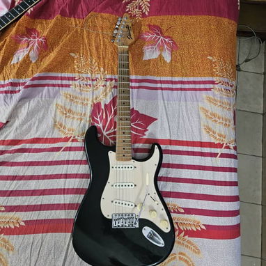Guitarras eléctricas, pedal multiefectos y amplificador. Precios en la descripción. - Img 126454195