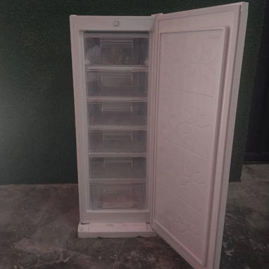 Congelador Vertical 6.2 pies • Premier 177L(Leli) - 3/4