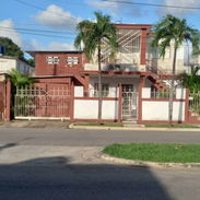 Se vende casa( ALTOS)de 4/4 en La Lisa Reparto Versalles - Img 54143484