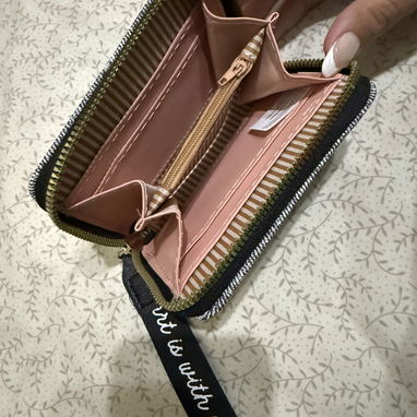 Monedero pequeño color gris - Img 116872242
