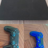Play station 4 de uso + 2 mandos dual shock 4 - Img 56684428