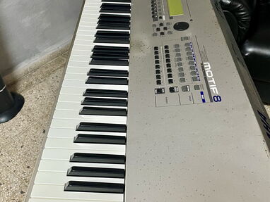 Se vende Piano Yamaha Motiff 8, con huacal y teclas originales Yamaha de repuesto - Img 62693204