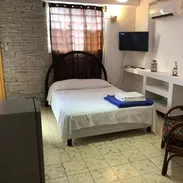 Se RENTA apartamento independiente en el VEDADO 300 usd renta lineal - Img 54967353