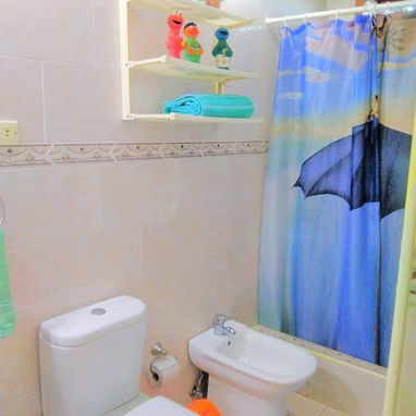Renta casa municipio Playa muy acogedora , 5 habitaciones climatizadas, más información por WhatsApp +53 52463651 , R - Img 107683683