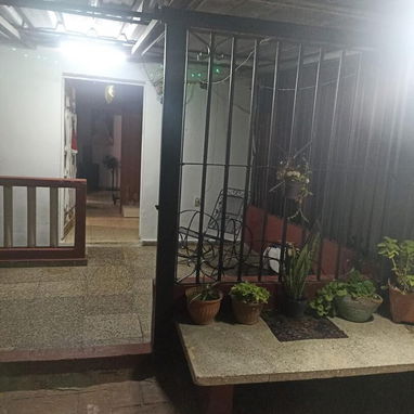🏡 *#63 Casa de 2 pisos puerta a la calle,entrada idpte – ¡Espacio, comodidad y papeles listos!* 📍 *Zona perfecta* : - Img 121174696