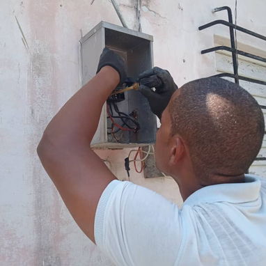 Electricista profesional para su vivienda o negocio - 4/10