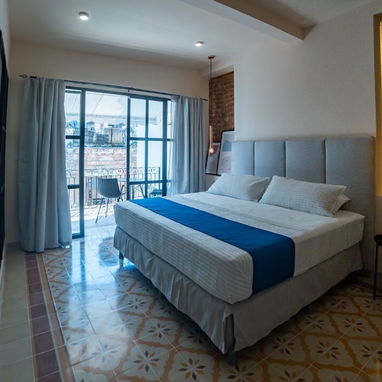⚡ SUITE PREMIUM HABANA VIEJA - SIN APAGONES - WIFI 24H - TERRAZA Y BAÑADERA - Img 120454053