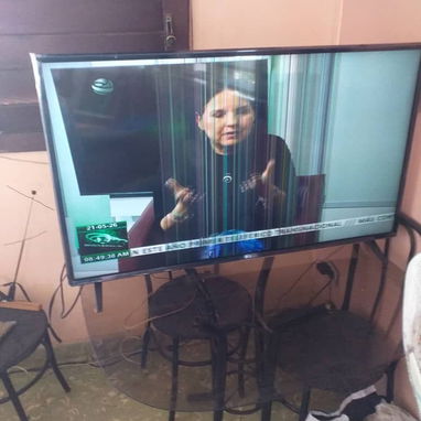 Vendo TV LG de 43'' de uso con rayas en la pantalla, telf. 58051716, Gabriel - Img 121974322