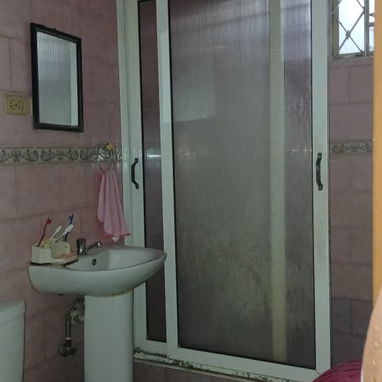 🏡 SE VENDE CASA INDEPENDENDIENTE, PUETTA DE CALLE Y PORTAL, especial para negocios, en PLAYA - Img 120922782