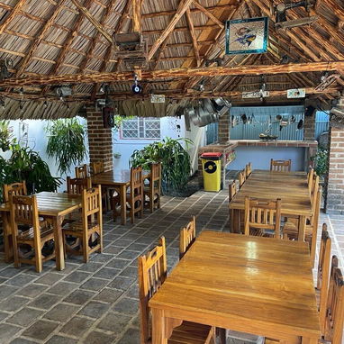 Piscina ubicada en boyeros $6 usd por persona renta mínima 25 máximo 70 - 4/4