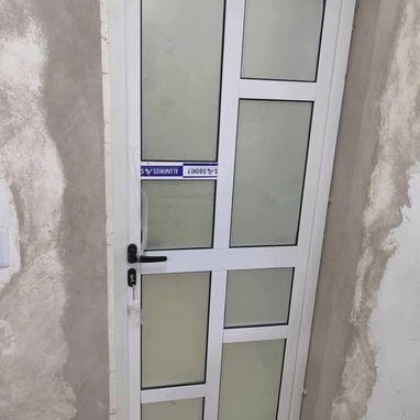 Realizamos 🥇todo tipo de trabajo de marquetería🪟 de aluminio y cristal 🎇 ➡️Somos primera mano corre🏃🏽 ➡️Con nosotro - 4/10