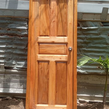 Puerta de madera de cedro - Img 123735765