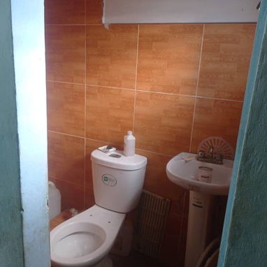 🏡 *CASA EN EL CERRO DE TRES PLANTAS. PUERTA CALLE.*    *#197  *PALATINO • ½ CUADRA DE VÍA BLANCA • CERCA DE AGUAS DE LA - 7/10