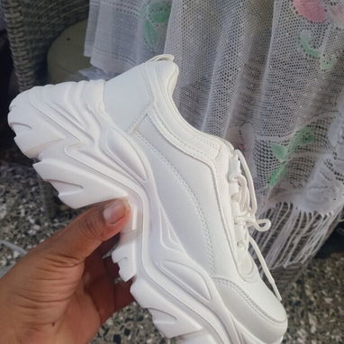 Tenis blancos - Img 110863563