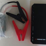 Arrancador de carro de 8000mah , hasta 10 arranques, tambien tiene 2 puerto carga celular y linterna nuevo en caja-50usd - Img 52818786