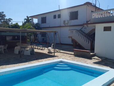 Disponible casa con piscina de 4 habitacines climatizadas . A solo 4 cuadras de la playa. WhatsApp 58142662 - Img 63030304