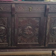 Vendo vitrina de madera con gavetas y puertas - Img 57592424