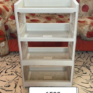 Venta de estantes plásticos, cubos con tapa, velas, fosforeras, pasta de dientes. - 2/10