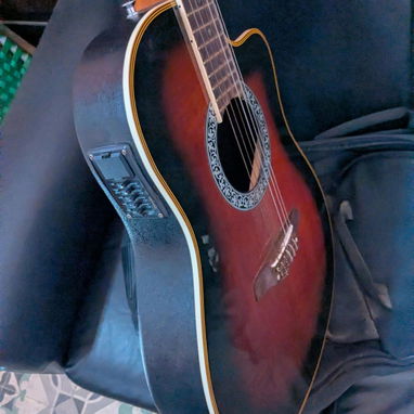 Vendo Guitarra - 2/3