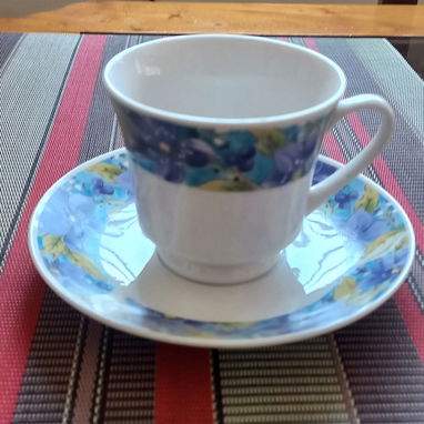 Juego de 4 tazas de café con leche, porcelana. Taza con su plato. - Img 127229675
