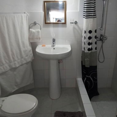 Renta de apartamento de 2 cuanto en el vedado, se renta por un cuarto también a 35 usd - Img 92338646