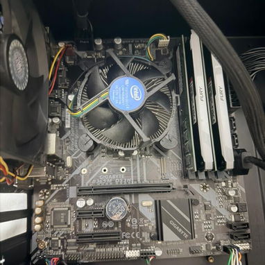 馃殌 Torre de 9na Generaci贸n 馃枼 馃幆 KIT: 馃敼 Board B365M DS3H 馃敼 RAM 32GB: 路 AData 8Gb 2666 路 AData 8Gb 2666 路 Hyper Fury - Img 120109084