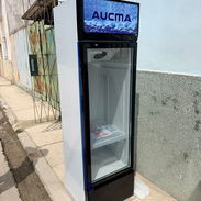 Exhibidora de 7 pies marca AUCMA con llave y cerradura con regulador de voltaje incluido Precio $525 Transporte Incluido - Img 57859445