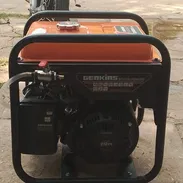 Planta Marca genkins es inverter de 4500w, es solo de 110 levanta de todo es una mostra de planta nueva está tiene hecha - Img 58018116