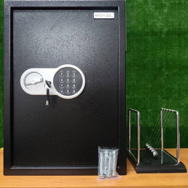 Gavetero, caja fuerte, bombillo y maquina de contar. - Img 119293173