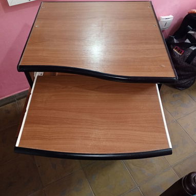Mesa para computadora con ruedas - Img 120122956