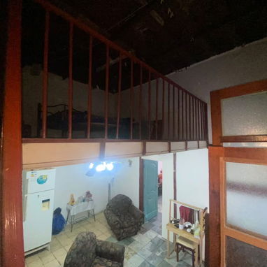 Buenas tardes se vende esta casa en 7500 usd en la habana vieja,parque cristo.Se deja con un juego de comedor, refrigera - 8/10