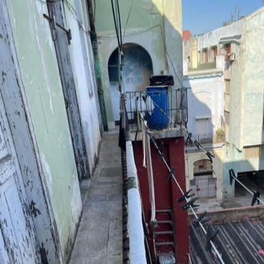 🏡*128_Se vende apto en centro Habana en un Edif Capitalista en un 2do piso*  🗺*Pto de Ref :Cerca del Hospital Ameijeir - 10/10