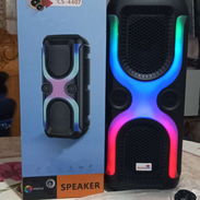 Bocina bluetooth CS-4407 + micrófono, radio, multi led, puertos: USB, micro SD y C p' cargar,, + de 10 hrs a medio vol. - Img 55467022