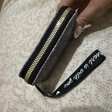 Monedero pequeño color gris - Img 116872234