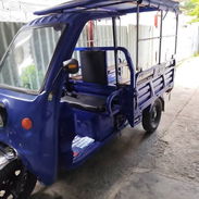 🚨 **SE VENDE TRICICLO CON CABINA** 🚨  🛺 En **buen estado** 🔋 Batería **TOPMAQ 35 amperes**  💰 **PRECIO: 4500**  📞 - Img 56721683