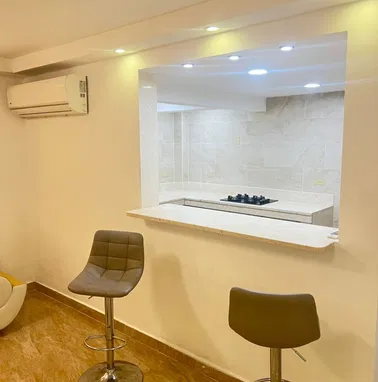 Apartamento de dos cuartos en el Vedado,en la zona de las letras.Es la planta baja de un edificio de solo 4 pisos. - Img 96035385