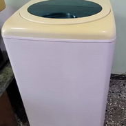 LAVADORA AUTOMATICA MIDEA 4,5 KG USO CON PROBLEMA EN EL CLOSHET - Img 52618501