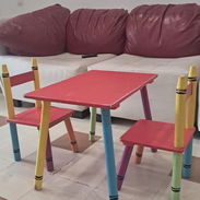 Mesa con dos sillas para niños pequeños! - Img 57806815