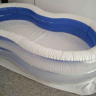 Vendo piscina inflable con bomba manual y butaca inflable. 58943104 - Img 122098357
