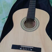 Guitarra  clasica nueva con su forro y dos juegos de cuerda - Img 45292244