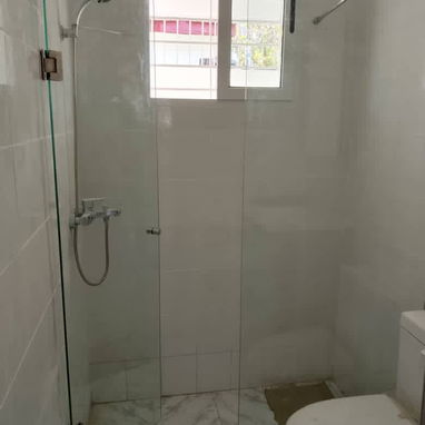 Paños fijos , manparas , puertas abatibles , barandas ,balcones etc…. - Img 118862380