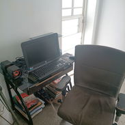 Computadora HP ProOne 400 con mueble y silla de oficina - Img 57874815