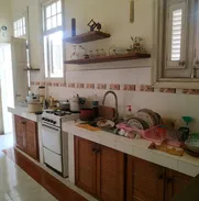 Espectacular mansión de estilo colonial con 5 habitaciones, garaje y enorme patio de tierra lateral y trasero en oferta! - Img 48898955
