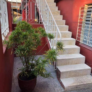 # 🔥🏠 ¡SE VENDE CASA BIPLANTA EN VEDADO! 🏠🔥 - 2/10