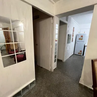 Venta de apartamento de 2hab. en el Vedado con todo adentro - Img 103811157