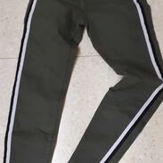 Pantalón de mujer color verde olivo marca BERSHKA - Img 45603920