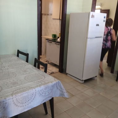 Se alquila apto de dos cuartos en Plaza cerca de la universidad - Img 124746705