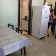 Se alquila apto de dos habitaciones en Plaza,cerca de la universidad - Img 56109373