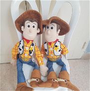 Vendo 2 peluches de Woody de Toy Story de aproximadamente 40 cm de alto. El precio de 10 usd es por cada muñeco. - Img 45748629