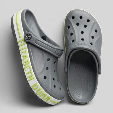 Elizabeth Dunn. Las Crocs - 2/3